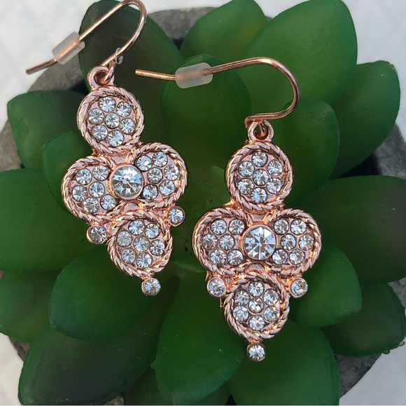 Beautiful vintage vibe flowery earrings ✨ - Picture 9 of 9